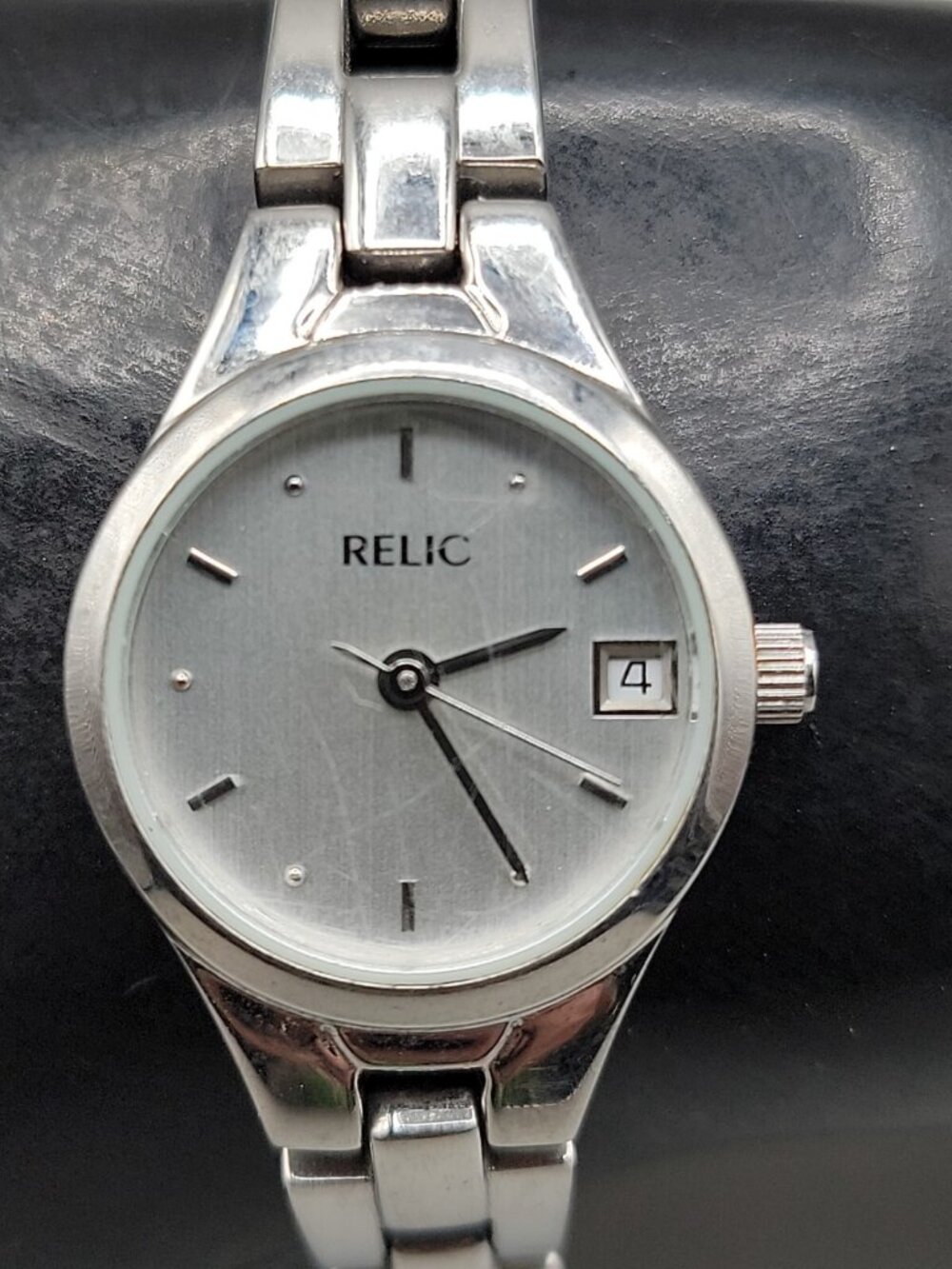Relic Folio Ladies Watch Quartz  Stainless Steel Silver Date ZR33417 30mm 6.5"